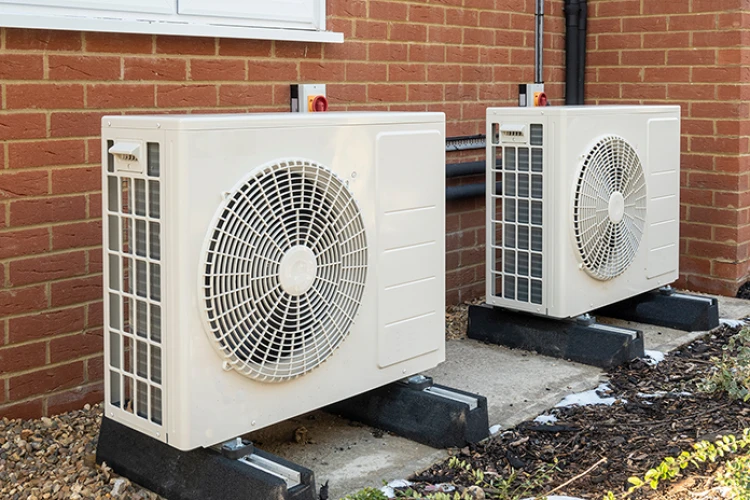 Scaling Up Heat Pump Installations: Harnessing Collective Expertise